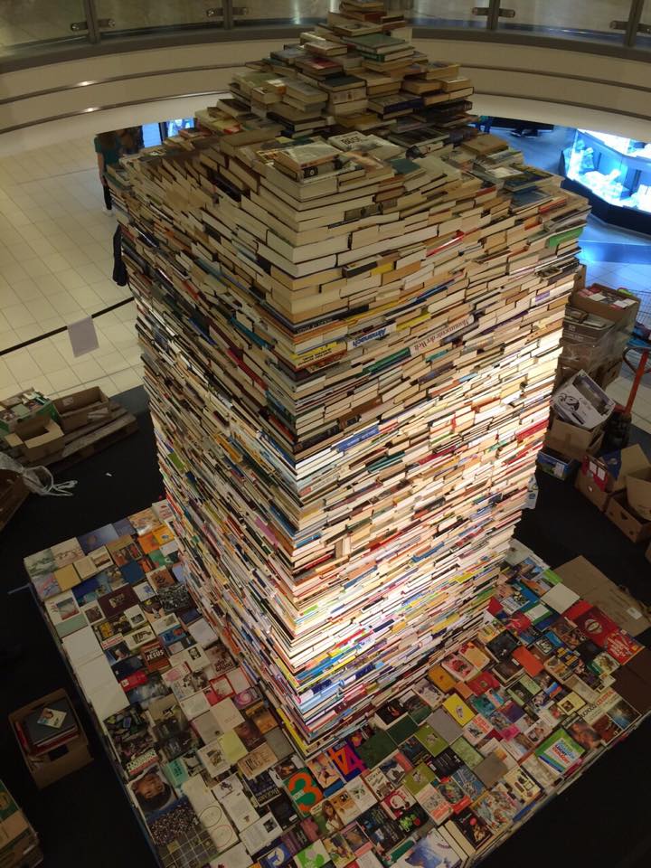 pyramide livres Luxembourg Ernster.jpg