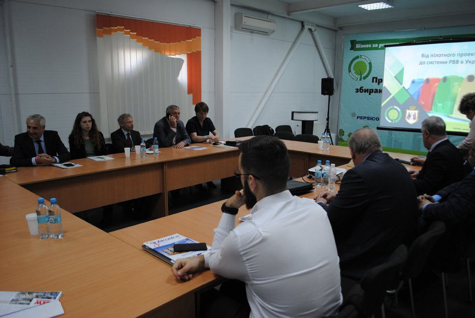 round-table.jpg